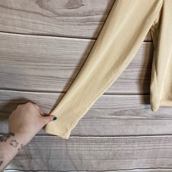 Aerie Offline Ribbed Long Sleeve Cropped T-shirt in Sandalwood - Picture 5 of 10